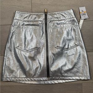 Tinseltown Metallic Silver Mini Skirt e Size S juniors trendy